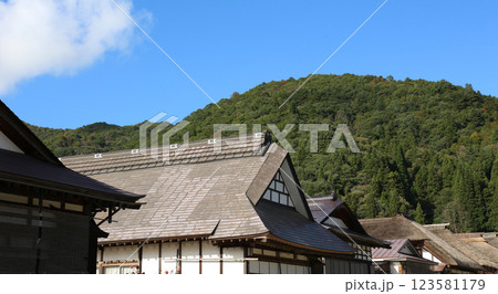 大内宿　宿場町　福島観光　大内宿町並み展示館　大内宿見晴台　江戸時代の宿場町　高倉神社 一之鳥居　 123581179