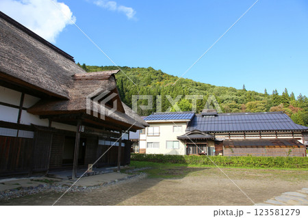 大内宿　宿場町　福島観光　大内宿町並み展示館　大内宿見晴台　江戸時代の宿場町　高倉神社 一之鳥居　 123581279