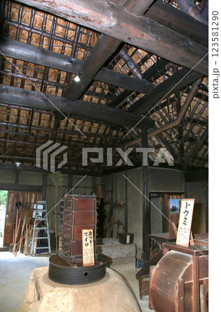 大内宿　宿場町　福島観光　大内宿町並み展示館　大内宿見晴台　江戸時代の宿場町　高倉神社 一之鳥居　 123581290
