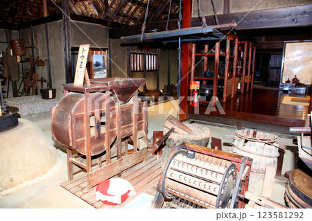 大内宿　宿場町　福島観光　大内宿町並み展示館　大内宿見晴台　江戸時代の宿場町　高倉神社 一之鳥居　 123581292
