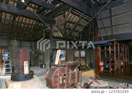 大内宿　宿場町　福島観光　大内宿町並み展示館　大内宿見晴台　江戸時代の宿場町　高倉神社 一之鳥居　 123581293