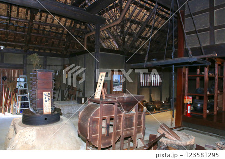 大内宿　宿場町　福島観光　大内宿町並み展示館　大内宿見晴台　江戸時代の宿場町　高倉神社 一之鳥居　 123581295