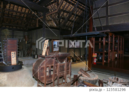 大内宿　宿場町　福島観光　大内宿町並み展示館　大内宿見晴台　江戸時代の宿場町　高倉神社 一之鳥居　 123581296