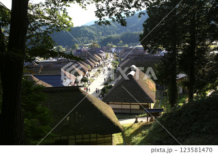 大内宿　宿場町　福島観光　大内宿町並み展示館　大内宿見晴台　江戸時代の宿場町　高倉神社 一之鳥居　 123581470