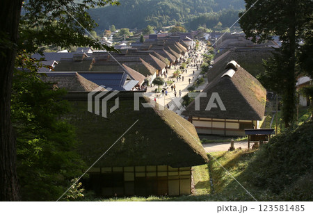 大内宿　宿場町　福島観光　大内宿町並み展示館　大内宿見晴台　江戸時代の宿場町　高倉神社 一之鳥居　 123581485