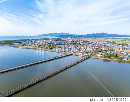 船越水道を超え男鹿半島へ渡る男鹿なまはげライン(秋田県男鹿市) 船越水道を超え男鹿半島へ渡る男鹿なまはげライン(秋田県男鹿市) 123581951