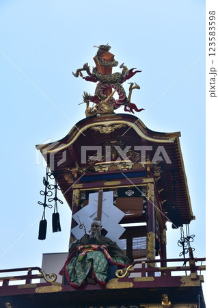 岐阜県高山市 2017年の高山祭屋台の総曳き揃え 55年振りの春秋の祭屋台の競演 仙人台の人形屋台 岐阜県高山市 2017年の高山祭屋台の総曳き揃え 55年振りの春秋の祭屋台の競演 仙人台の人形屋台 123583598