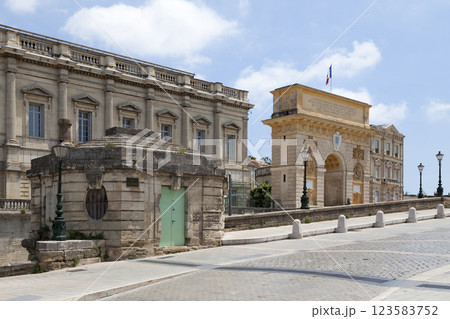 The Porte du Peyrou in Montpellier The Porte du Peyrou in Montpellier 123583752