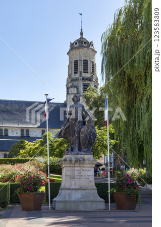 The Monument to the Soldiers and Sailors of the Canton who died for the Fatherland in Honfleur 123583809