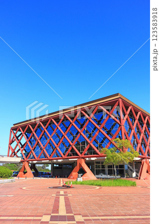 愛知県常滑市、常滑市体育館の風景 愛知県常滑市、常滑市体育館の風景 123583918