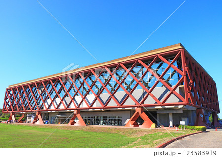 愛知県常滑市、常滑市体育館の風景 愛知県常滑市、常滑市体育館の風景 123583919