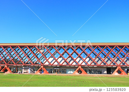 愛知県常滑市、常滑市体育館の風景 愛知県常滑市、常滑市体育館の風景 123583920