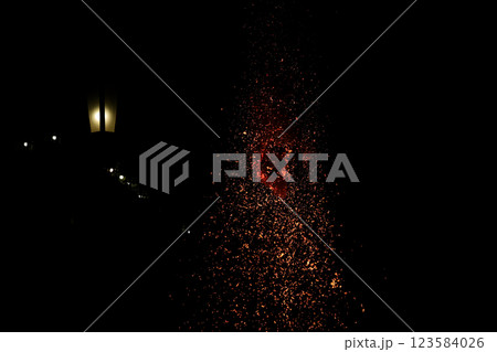 東大寺二月堂お水取り 123584026