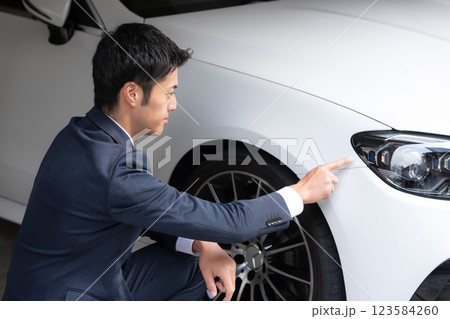 中古車　査定　点検 123584260