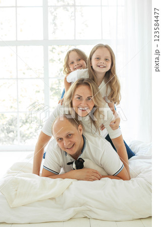 Joyful family relaxing on the couch together at home 123584477