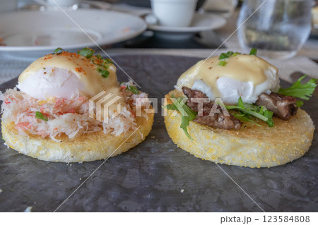 北海道東山ニセコビレッジ、リッツ・カールトンリザーブの朝食 和牛とズワイガニエッグエッグベネディクト 北海道東山ニセコビレッジ、リッツ・カールトンリザーブの朝食 和牛とズワイガニエッグエッグベネディクト 123584808
