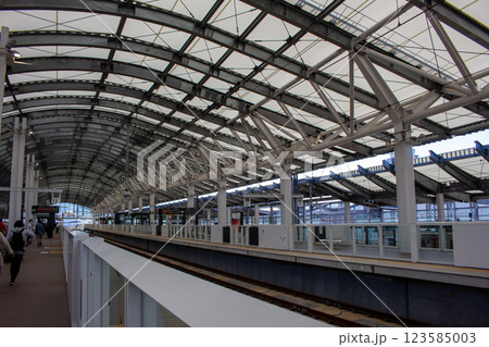 鉄道のターミナル駅 【西九州新幹線 長崎駅】 123585003