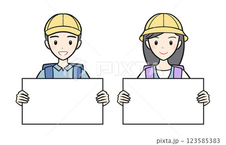 ホワイトボードを持つランドセルを背負った小学生の男子女子セット 123585383