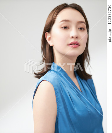 肌の綺麗な若い女性 肌の綺麗な若い女性 123585750