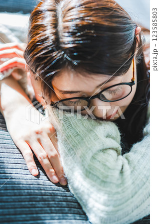 ねむい ねむい 123585803