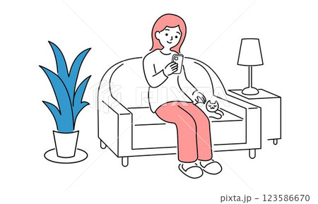ソファに座ってスマホを見ている女性のイラスト 123586670