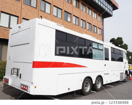 移動献血車 123586986