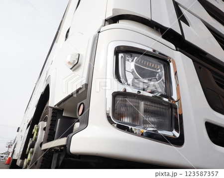 移動献血車 123587357