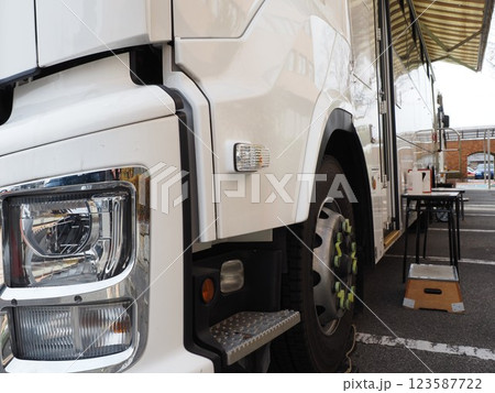 移動献血車 123587722