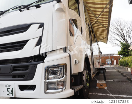 移動献血車 123587828