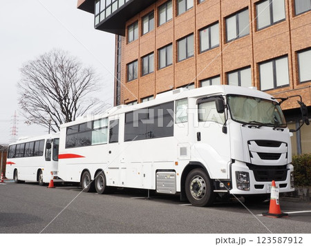 移動献血車 移動献血車 123587912