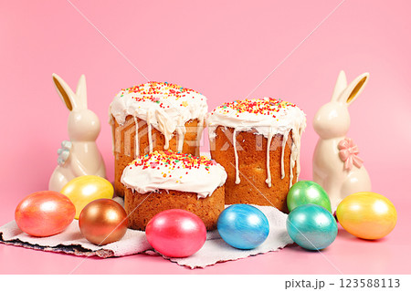 Happy Easter concept.Abstract Easter composition,background.Holiday card with traditional Russian kulich with meringue and decorated with colorful marble eggs.Preparation for the holiday and Banner Happy Easter concept.Abstract Easter composition,background.Holiday card with traditional Russian kulich with meringue and decorated with colorful marble eggs.Preparation for the holiday and Banner 123588113