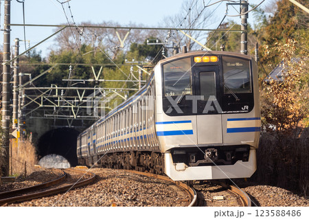 トンネル抜けて 123588486