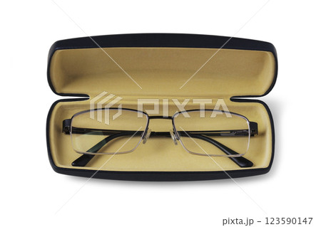 Glasses in an open case 123590147