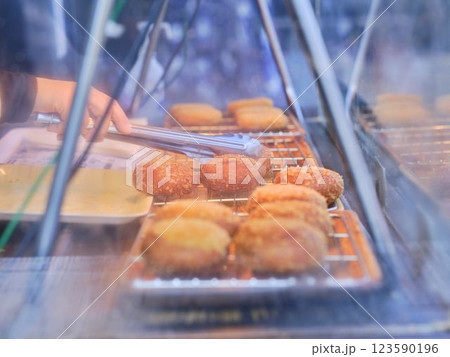 出店のコロッケ 露店 出店のコロッケ 露店 123590196