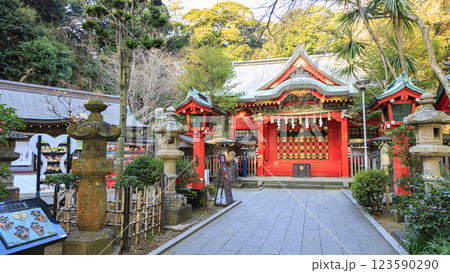 湘南江ノ島の江島神社の早春（藤沢市・鎌倉市） 123590290