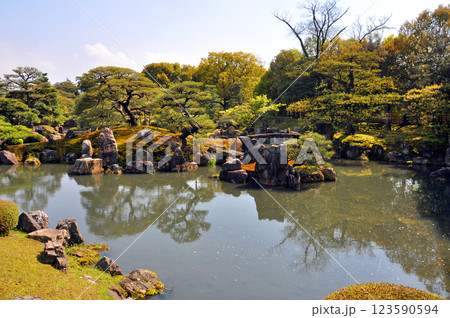 京都市　世界遺産　二条城の二の丸庭園 123590594