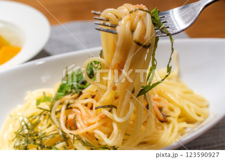 明太子と大葉の和風パスタセット 123590927