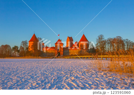 Trakai castle at winter, beautiful medieval castle in the evening light. Lithuania 123591060