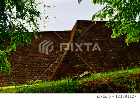 杜の都仙台　青葉城趾　本丸北西石垣 123591127