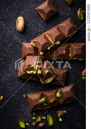 Dubai chocolate with kadayif pistachio filling Dubai chocolate with kadayif pistachio filling 123591988