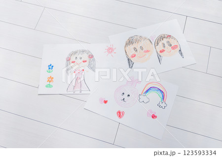 子供の絵 123593334