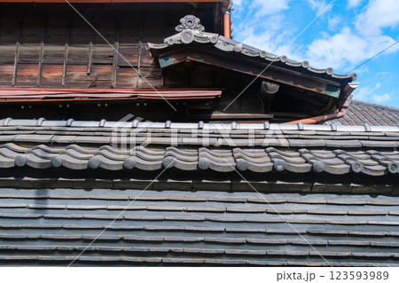 築地塀と瓦 123593989
