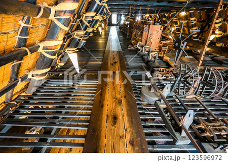 合掌造りの渡り廊下2 123596972