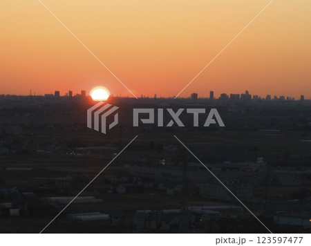 川越の初日の出と埼玉副都心の遠景　埼玉県川越市（ドローンによる空撮） 123597477