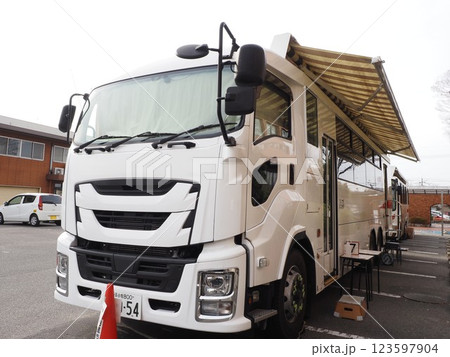 移動献血車 移動献血車 123597904