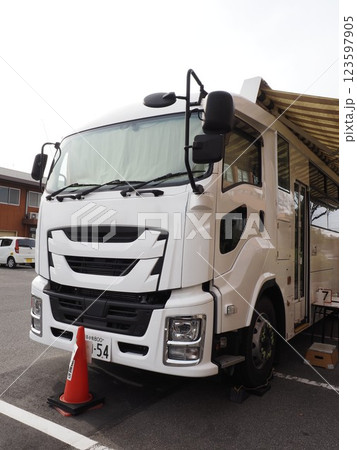 移動献血車 123597905