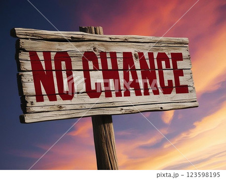夕焼けにnochanceと書かれた木製の看板 123598195