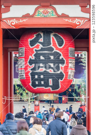 「東京都」宝蔵門の風景・浅草浅草寺 「東京都」宝蔵門の風景・浅草浅草寺 123598596