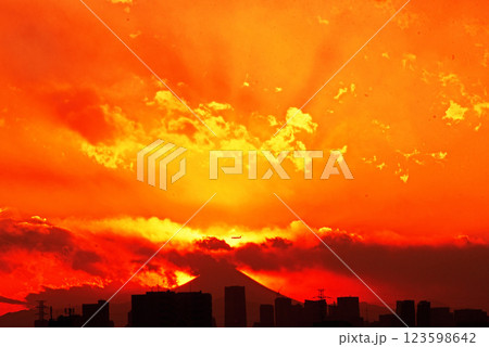 暮れる富士の写真素材 [123598642] - PIXTA