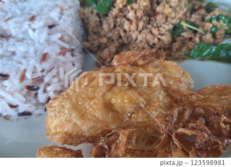 Stir-fry basil with minced pork. 123598981